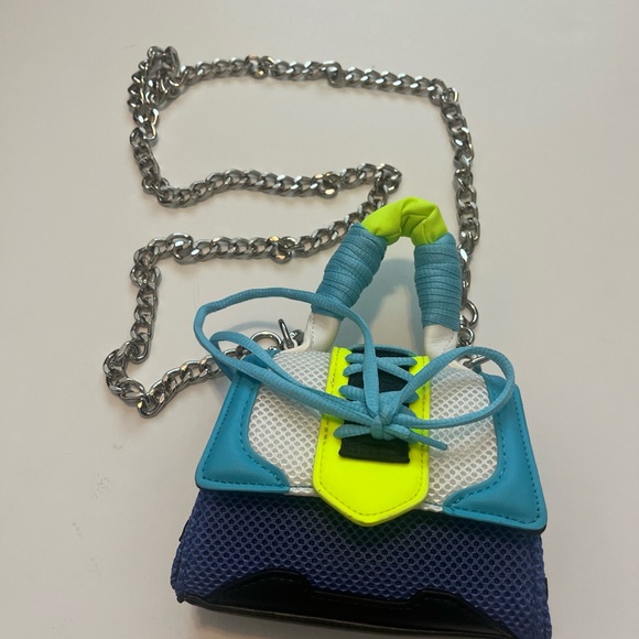 NEW Steve Madden Bdorra Diego Flap Top Crossbody Bag W/Chain Sneakerhead Purse - Picture 2 of 8